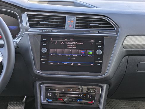 Certified 2023 Volkswagen Tiguan SE FWD image 18