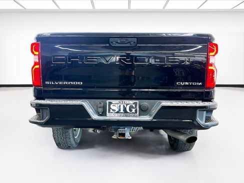 Used 2021 Chevrolet Silverado 2500 Custom w/ Custom Value Package image 4