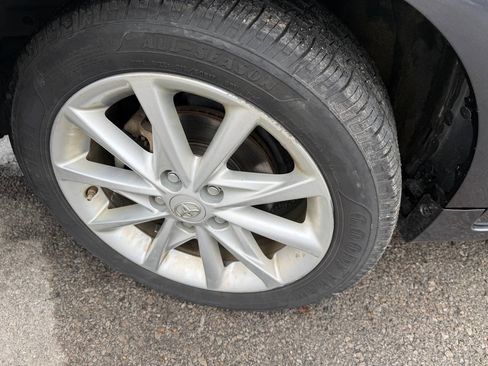 Used 2013 Toyota Prius V Five image 31