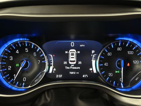 Used 2022 Chrysler Pacifica Touring-L image 19