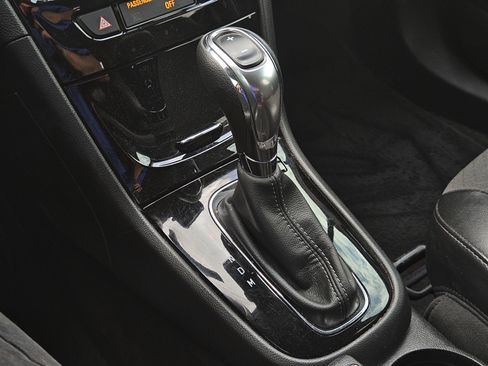 Used 2021 Buick Encore Preferred w/ Safety Package II image 18