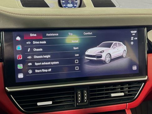 Used 2022 Porsche Cayenne GTS image 42