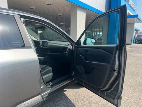 Used 2024 Nissan Rogue S AWD/4WD image 13