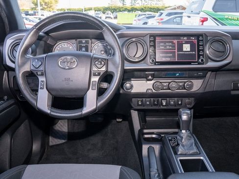 Used 2022 Toyota Tacoma TRD Off-Road image 6