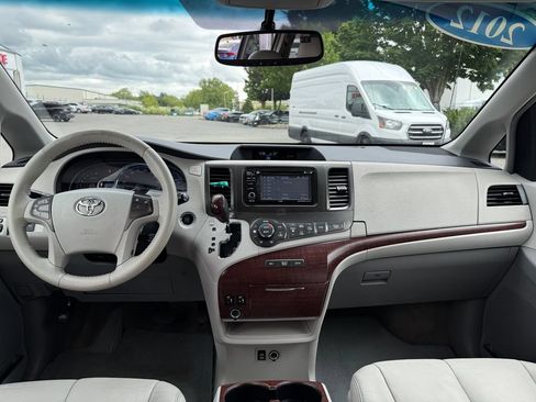 Used 2012 Toyota Sienna XLE FWD image 21