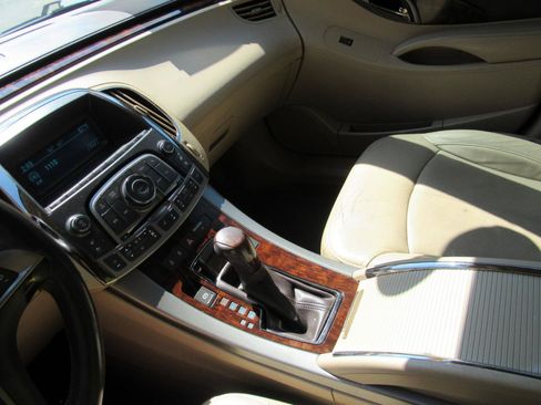 Used 2011 Buick LaCrosse CXL w/ Luxury Package FWD image 28