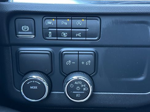 New 2026 Chevrolet Suburban Premier image 29