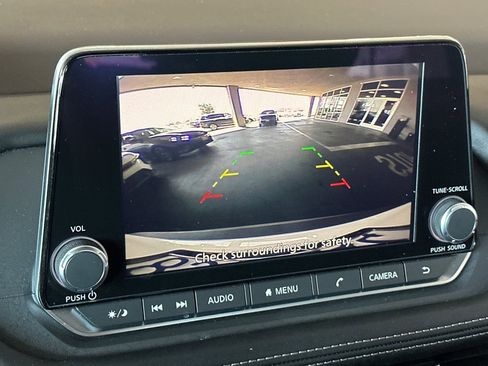 Used 2022 Nissan Rogue S FWD image 16
