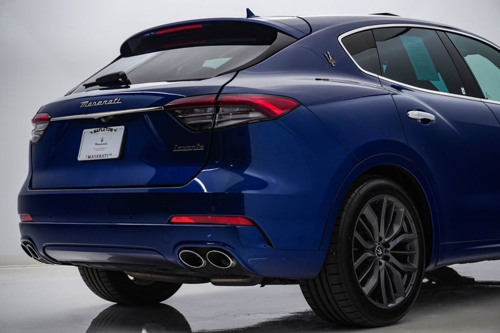 Used 2024 Maserati Levante GT Ultima AWD/4WD image 11
