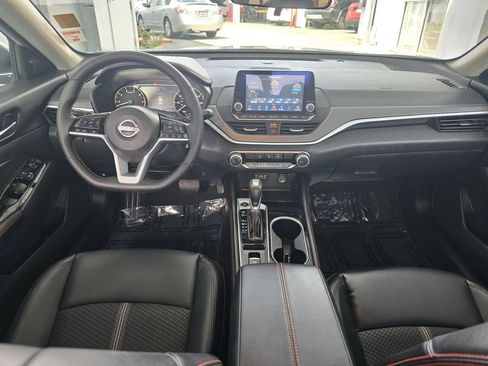 Used 2025 Nissan Altima 2.5 SR AWD/4WD image 9