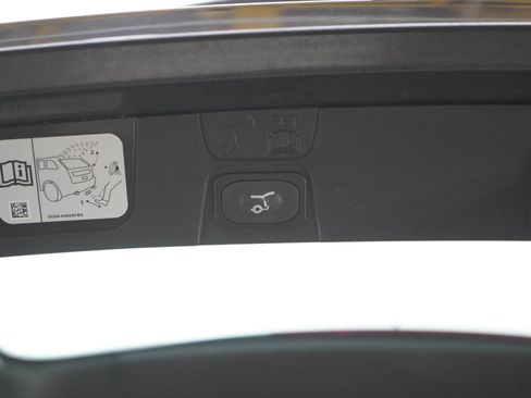 Used 2017 Ford C-MAX Titanium w/ Equipment Group 301A FWD image 19