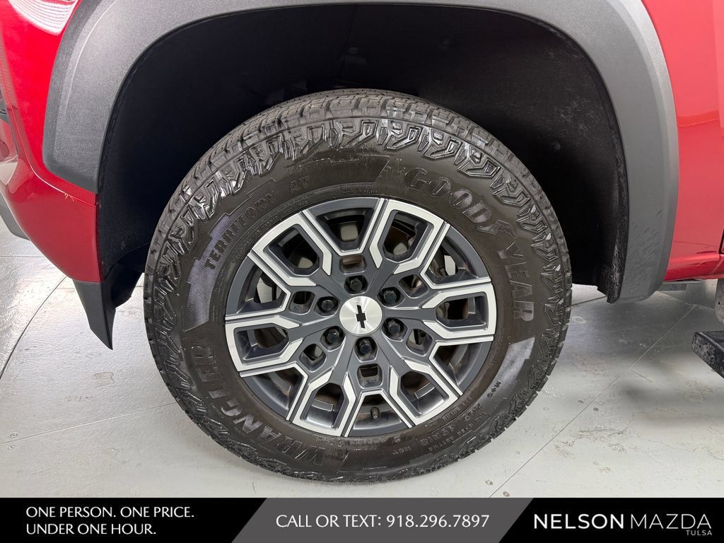 Used 2024 Chevrolet Colorado Z71 w/ Z71 Convenience Package 2 AWD/4WD image 11