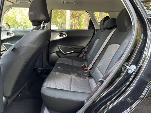 Used 2025 Kia Soul LX w/ LX Technology Package FWD image 23