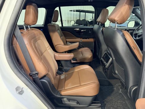 Used 2023 Lincoln Aviator Reserve w/ Equipment Group 201A RWD image 12