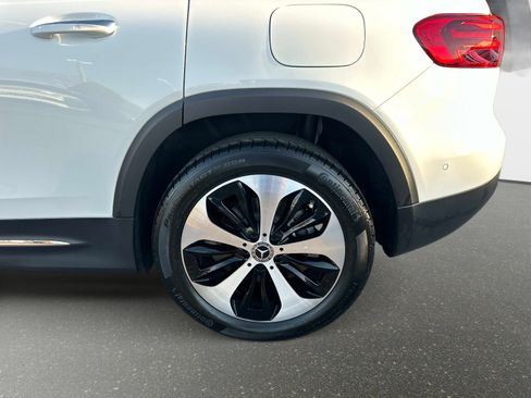 Used 2025 Mercedes-Benz GLB 250 image 11