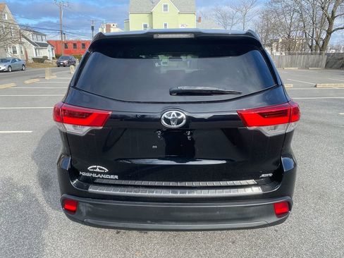 Used 2019 Toyota Highlander LE image 6