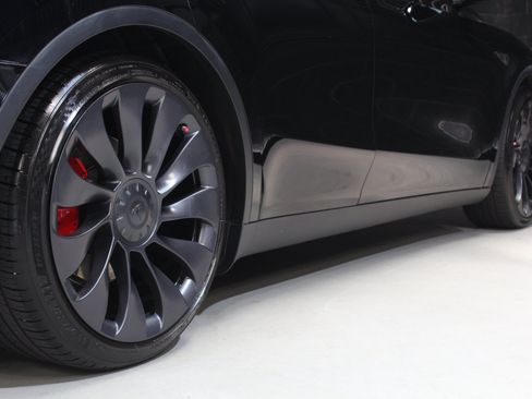 Used 2022 Tesla Model Y Performance AWD/4WD image 16