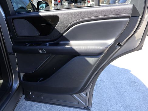 Used 2022 Lincoln Aviator AWD w/ Premium Package image 13