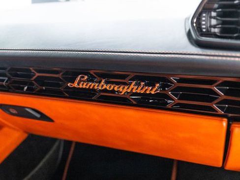 Used 2018 Lamborghini Huracan LP 610-4 AWD/4WD image 35