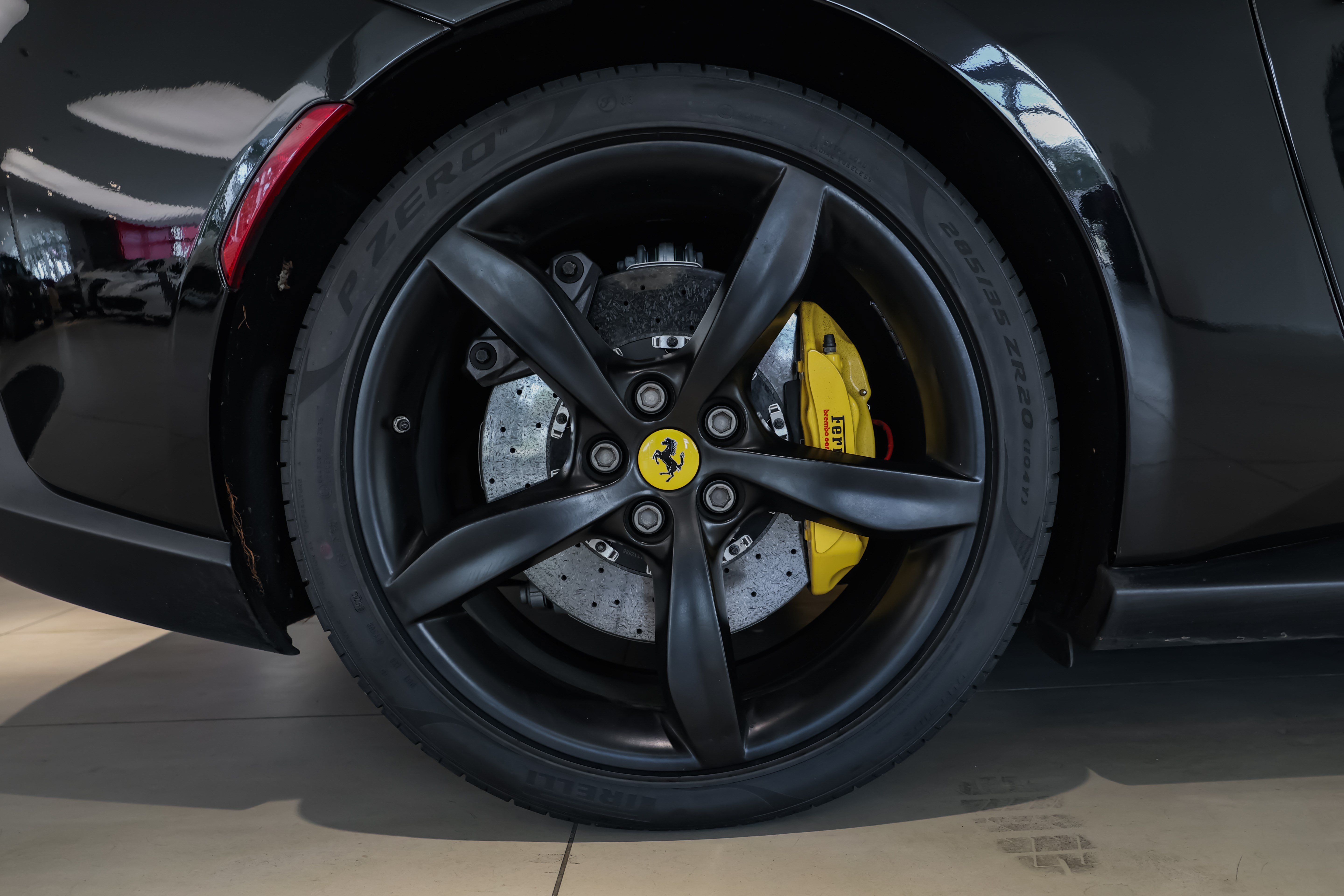 Used 2019 Ferrari Portofino RWD image 15