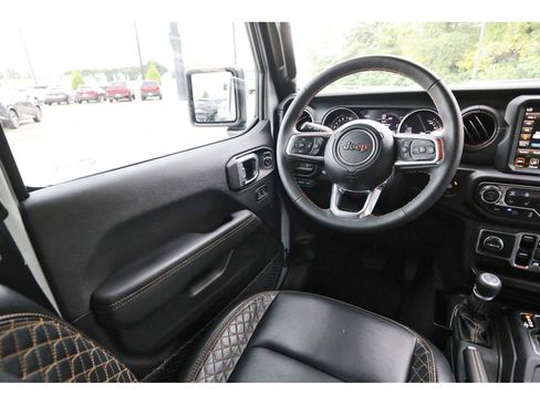 Used 2023 Jeep Wrangler Unlimited Sahara AWD/4WD image 6