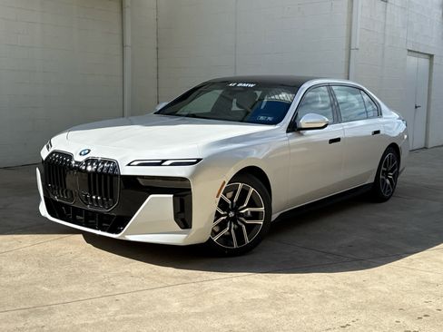 Used 2026 BMW 740i xDrive w/ Premium Package image 1