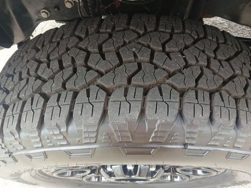 Used 2023 Ford F250 Lariat w/ Black Appearance Package image 30