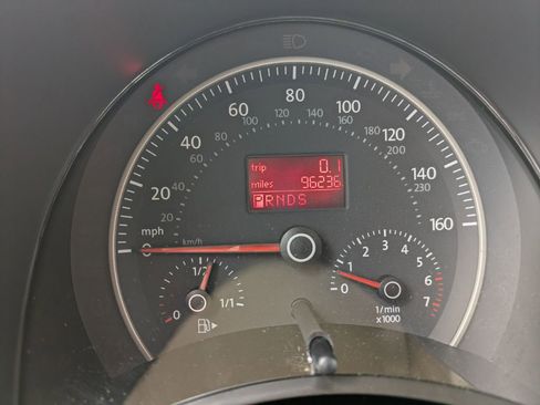 Used 2009 Volkswagen Beetle Coupe FWD image 8