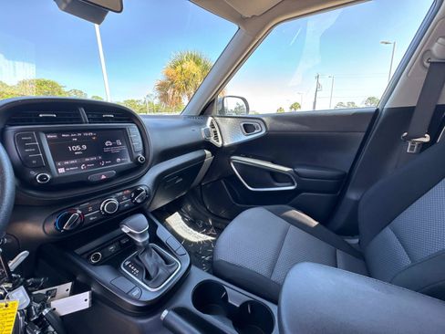Used 2024 Kia Soul LX w/ Option Group 015 FWD image 25