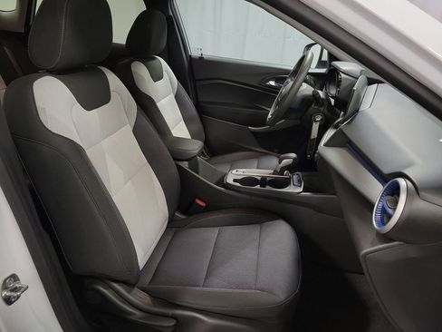 Used 2025 Chevrolet Trax LS w/ LS Convenience Package image 25