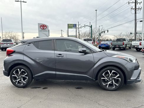 Used 2018 Toyota C-HR XLE image 2