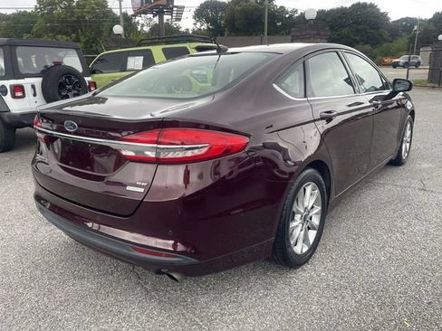 Used 2017 Ford Fusion SE w/ Fusion SE Technology Package FWD image 3