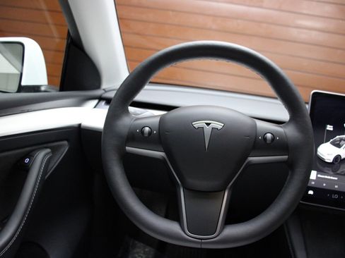 Used 2023 Tesla Model Y Long Range AWD/4WD image 27