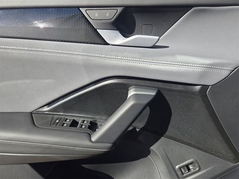 New 2026 Volkswagen Tiguan SE image 18