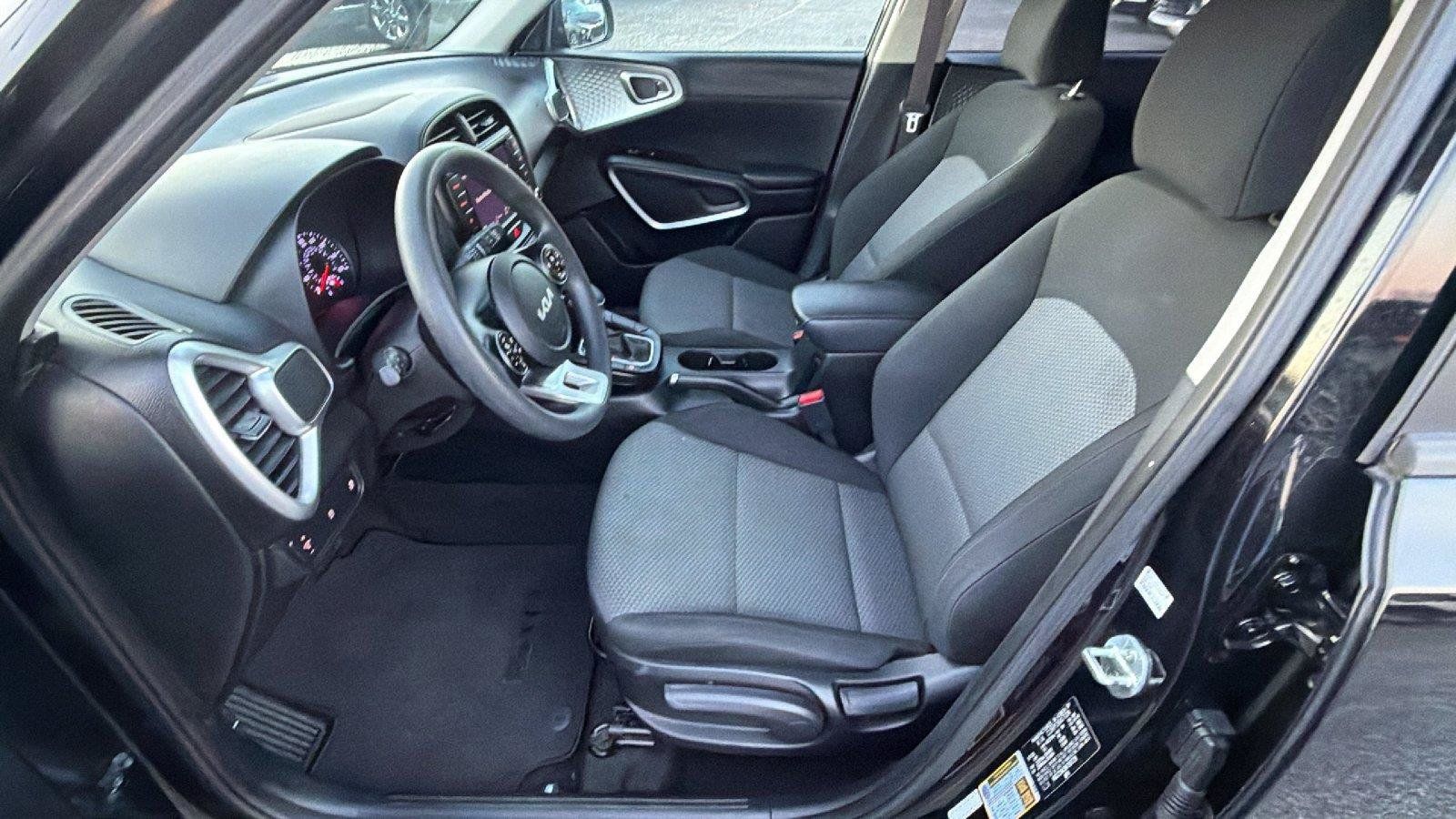 Used 2022 Kia Soul LX FWD image 16