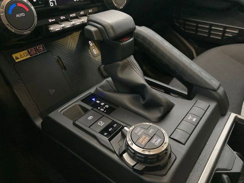 Used 2025 Toyota 4Runner TRD Off-Road AWD/4WD image 25
