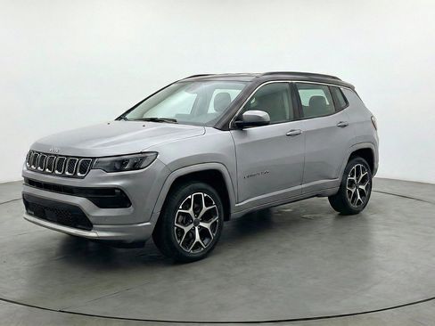 Used 2025 Jeep Compass Limited AWD/4WD image 3
