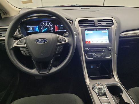 Used 2018 Ford Fusion SE w/ Fusion SE Technology Package FWD image 22