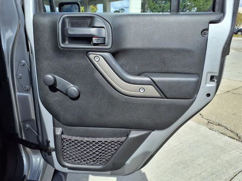 Used 2017 Jeep Wrangler Unlimited Sport image 12
