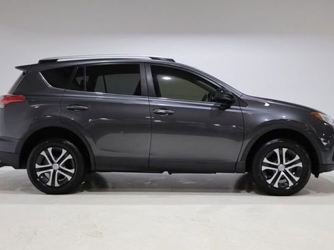 Used 2017 Toyota RAV4 LE FWD image 9