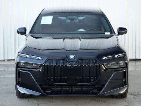 Used 2023 BMW 760i xDrive image 60