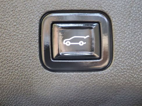 Used 2021 GMC Yukon SLT w/ SLT Premium Package image 63