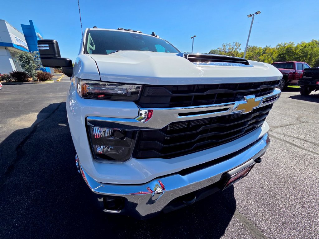 Used 2025 Chevrolet Silverado 3500 LT w/ Convenience Package AWD/4WD image 12