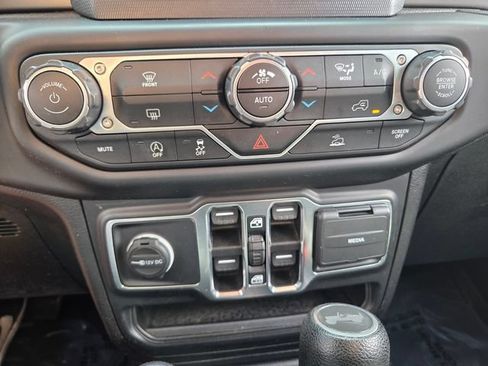 Used 2021 Jeep Wrangler Unlimited Sport AWD/4WD image 26