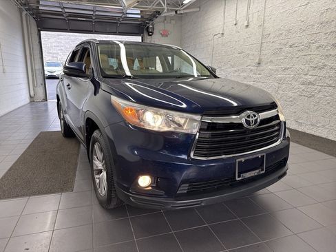 Used 2015 Toyota Highlander XLE image 2