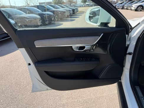 Used 2025 Volvo V90 B6 Cross Country Plus w/ Protection Package Premier image 17