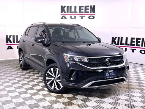 Used 2024 Volkswagen Taos SE image 1