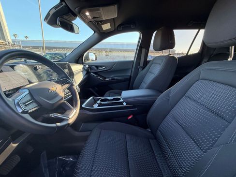 Used 2025 Chevrolet Equinox LT image 24