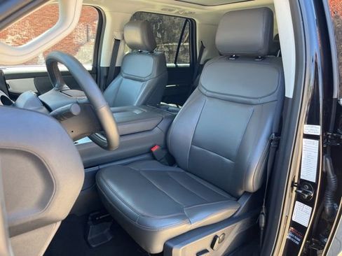 Used 2025 Ford Expedition Active AWD/4WD image 13