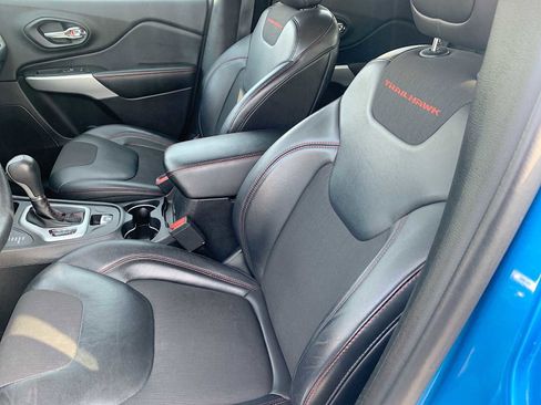 Used 2017 Jeep Cherokee Trailhawk w/ Cold Weather Group image 17